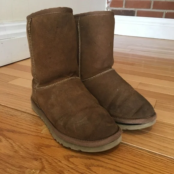 Womans Ugg 5825 Leather Slip-on Short Boots 6 W - Picture 2 of 7